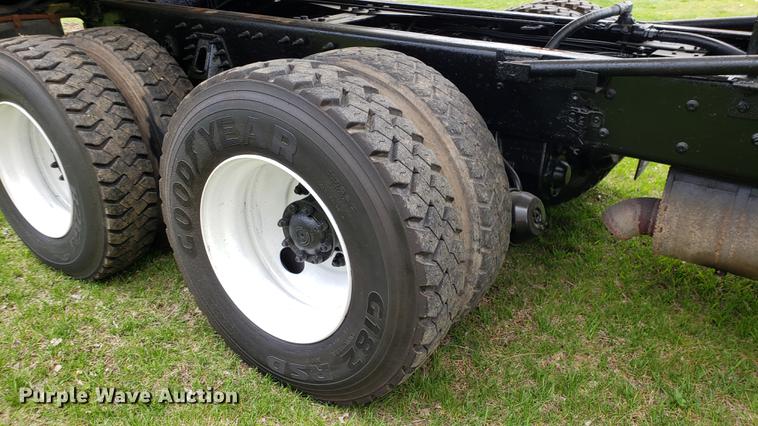 image for item DF3450 2006 International 7600 dump truck