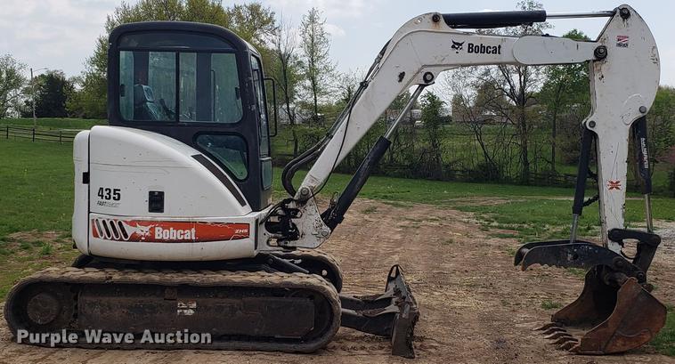 image for item DF3471 2009 Bobcat 435 mini excavator
