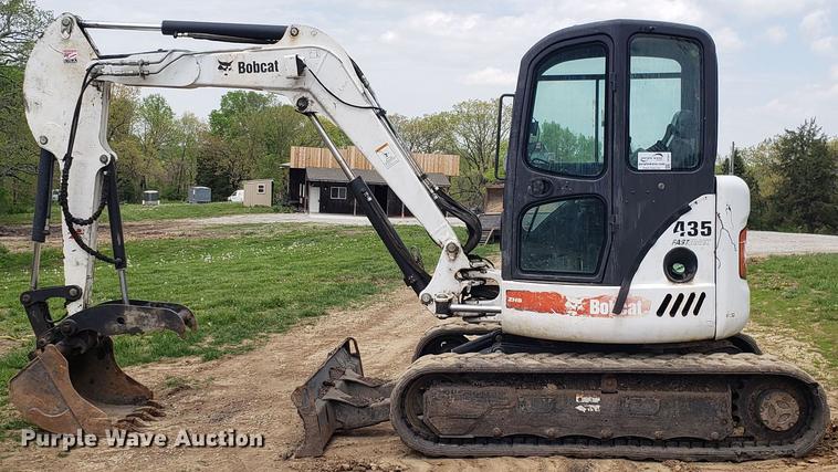 image for item DF3471 2009 Bobcat 435 mini excavator