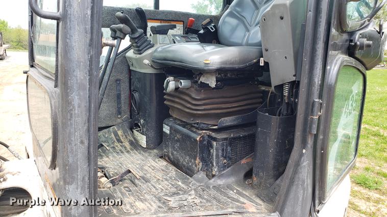 image for item DF3471 2009 Bobcat 435 mini excavator