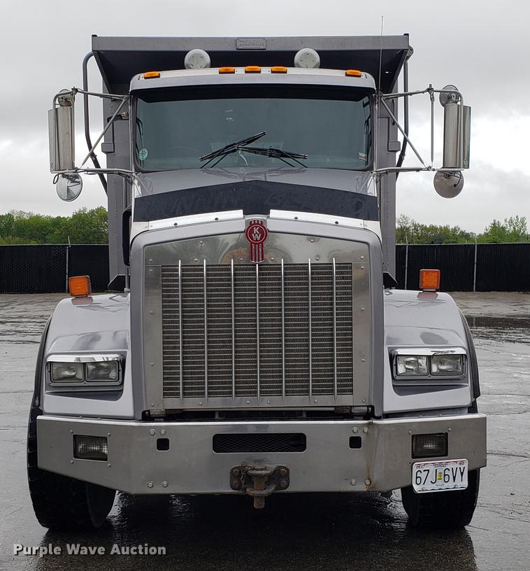 image for item DF3483 2005 Kenworth T800 dump truck