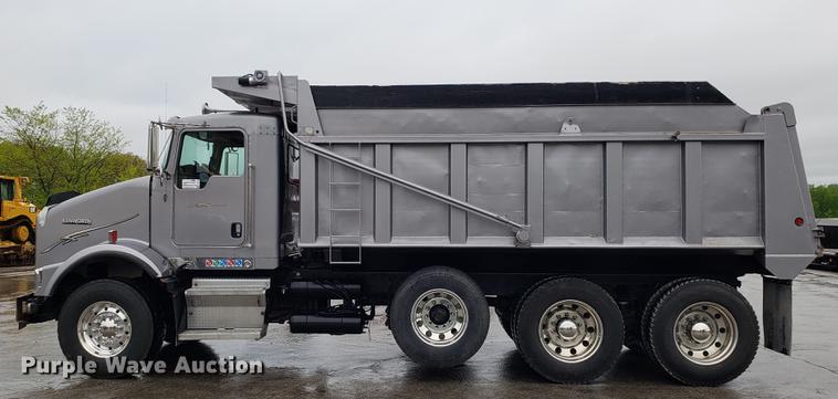 image for item DF3483 2005 Kenworth T800 dump truck