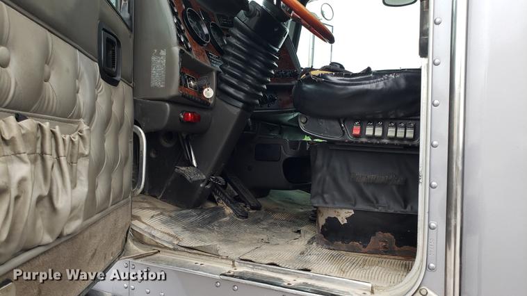 image for item DF3483 2005 Kenworth T800 dump truck