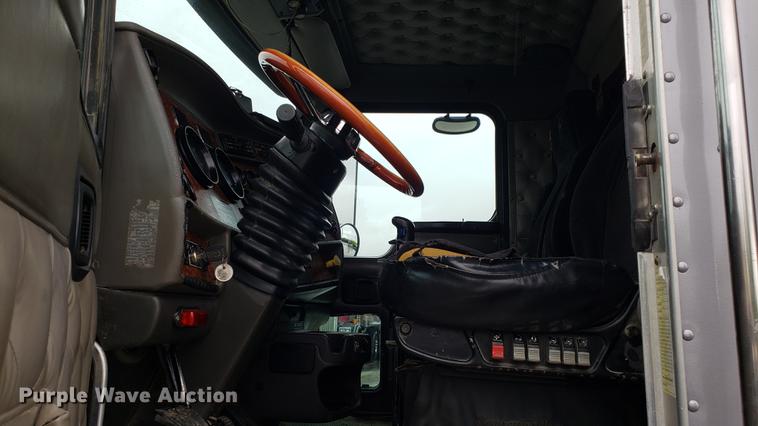 image for item DF3483 2005 Kenworth T800 dump truck