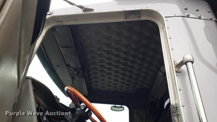 image for item DF3483 2005 Kenworth T800 dump truck