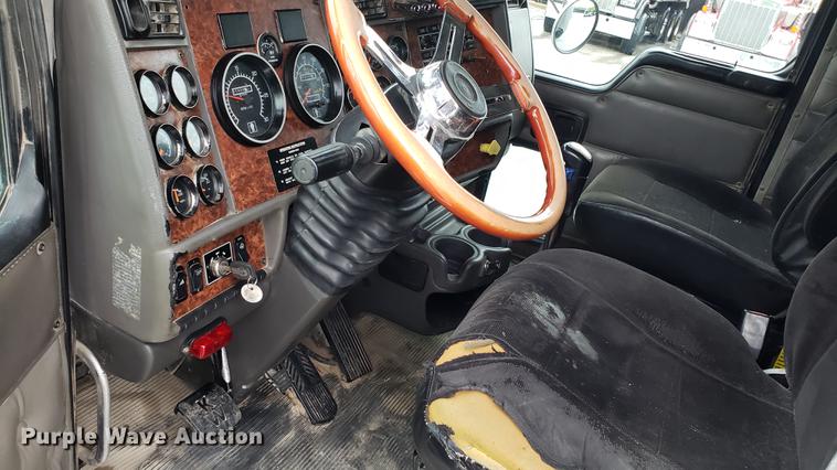 image for item DF3483 2005 Kenworth T800 dump truck