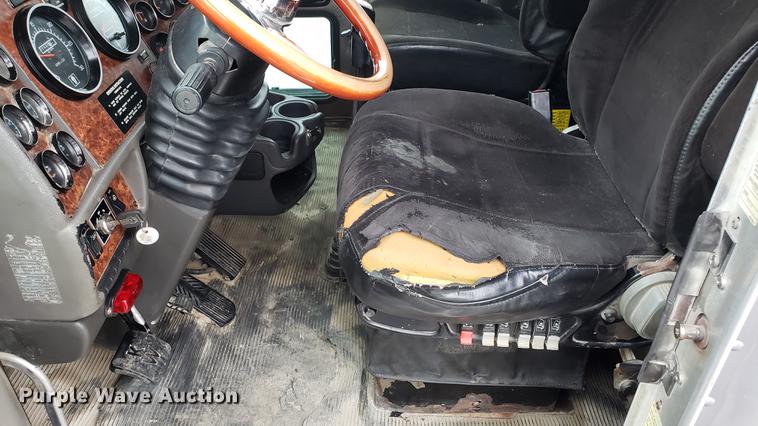 image for item DF3483 2005 Kenworth T800 dump truck