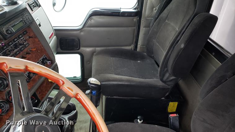 image for item DF3483 2005 Kenworth T800 dump truck