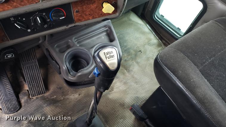 image for item DF3483 2005 Kenworth T800 dump truck