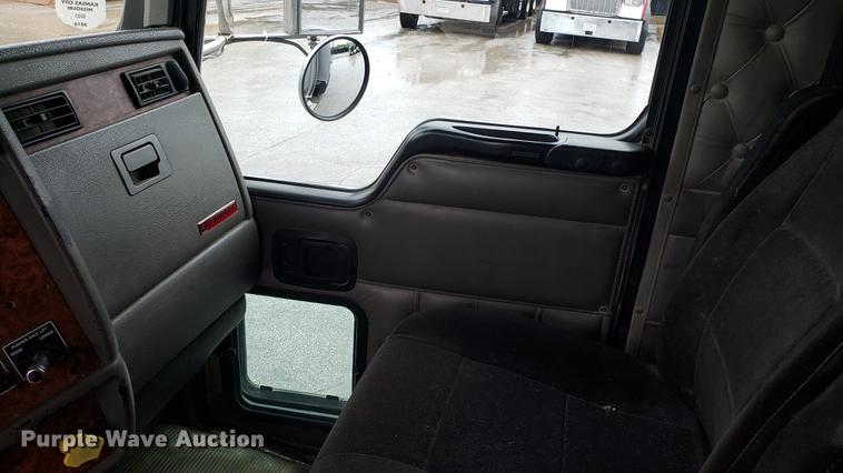 image for item DF3483 2005 Kenworth T800 dump truck