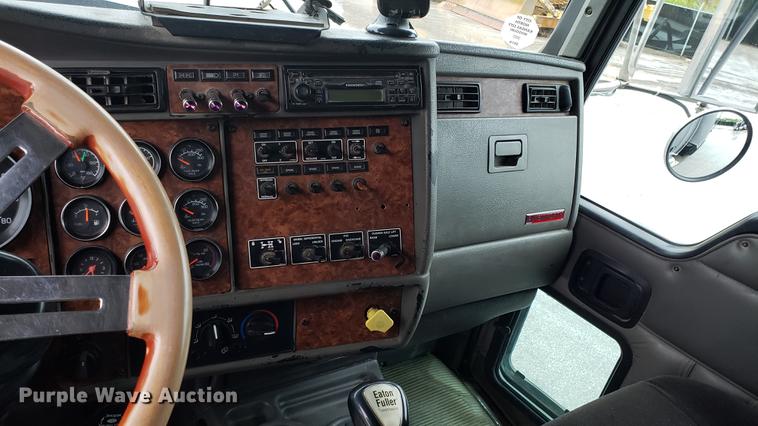 image for item DF3483 2005 Kenworth T800 dump truck