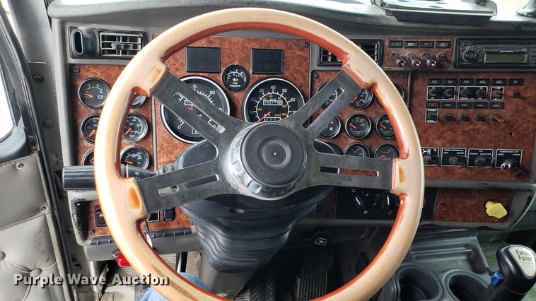 image for item DF3483 2005 Kenworth T800 dump truck