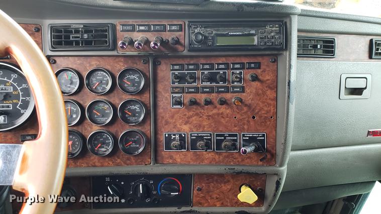 image for item DF3483 2005 Kenworth T800 dump truck