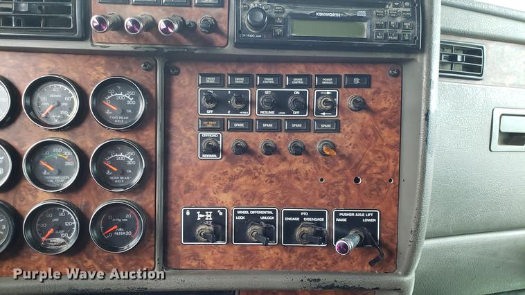 image for item DF3483 2005 Kenworth T800 dump truck