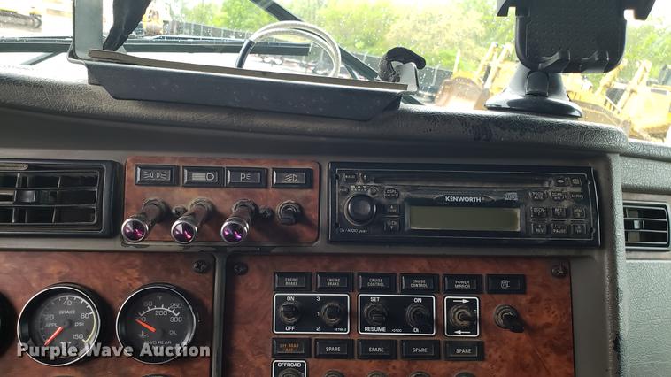 image for item DF3483 2005 Kenworth T800 dump truck