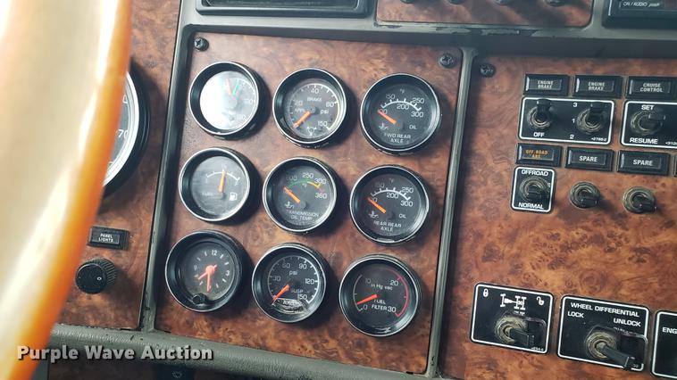 image for item DF3483 2005 Kenworth T800 dump truck