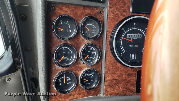 image for item DF3483 2005 Kenworth T800 dump truck