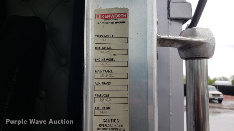 image for item DF3483 2005 Kenworth T800 dump truck