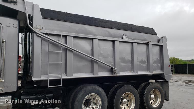 image for item DF3483 2005 Kenworth T800 dump truck