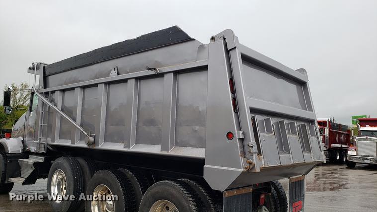 image for item DF3483 2005 Kenworth T800 dump truck