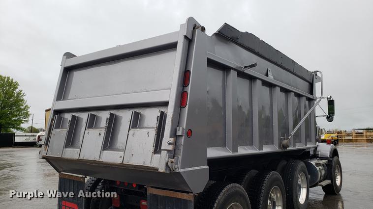 image for item DF3483 2005 Kenworth T800 dump truck