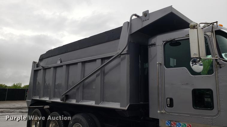 image for item DF3483 2005 Kenworth T800 dump truck