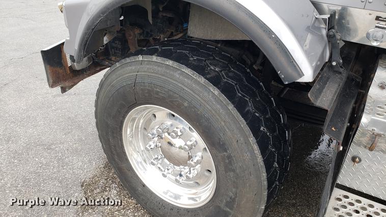 image for item DF3483 2005 Kenworth T800 dump truck