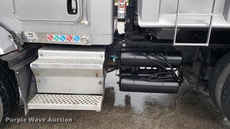 image for item DF3483 2005 Kenworth T800 dump truck