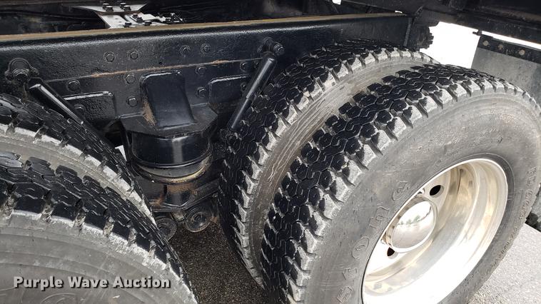 image for item DF3483 2005 Kenworth T800 dump truck