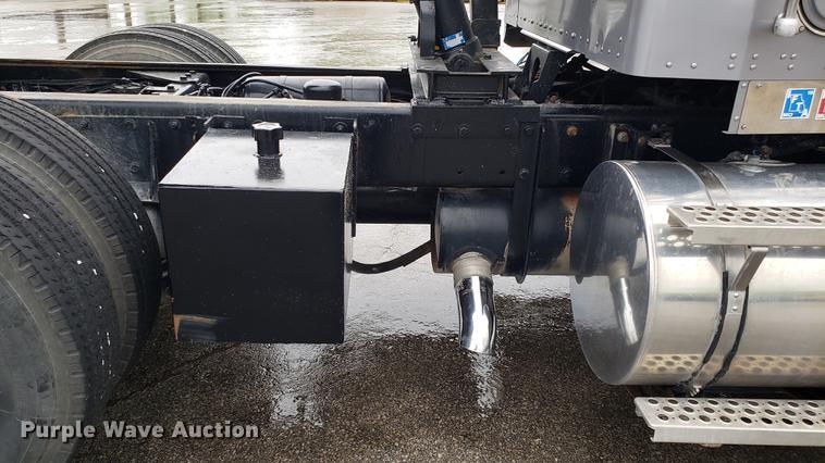 image for item DF3483 2005 Kenworth T800 dump truck