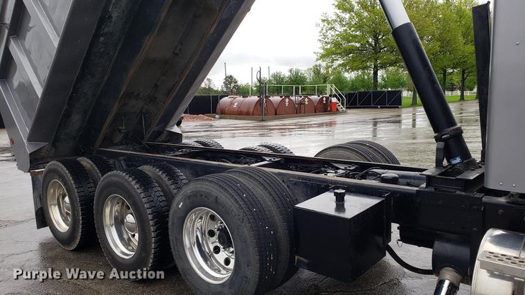 image for item DF3483 2005 Kenworth T800 dump truck