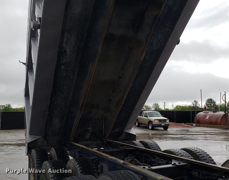 image for item DF3483 2005 Kenworth T800 dump truck