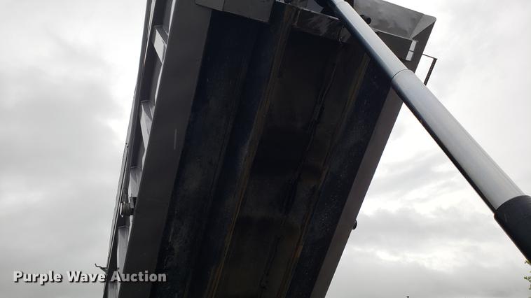 image for item DF3483 2005 Kenworth T800 dump truck