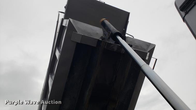 image for item DF3483 2005 Kenworth T800 dump truck