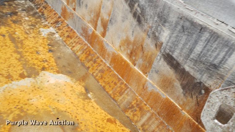 image for item DF3483 2005 Kenworth T800 dump truck