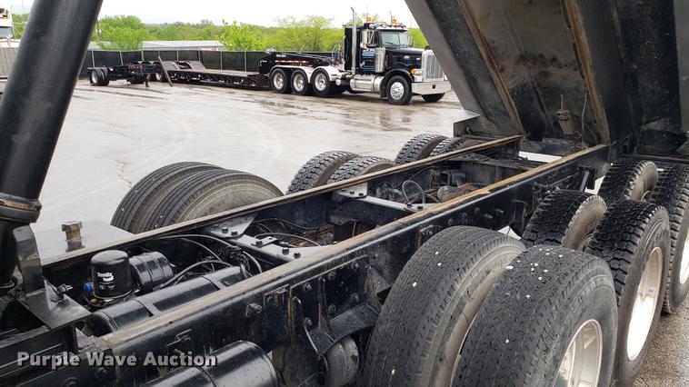 image for item DF3483 2005 Kenworth T800 dump truck