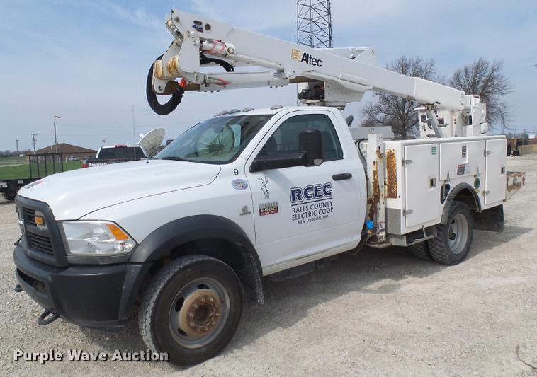 image for item DF7196 2012 Dodge Ram 5500 bucket truck