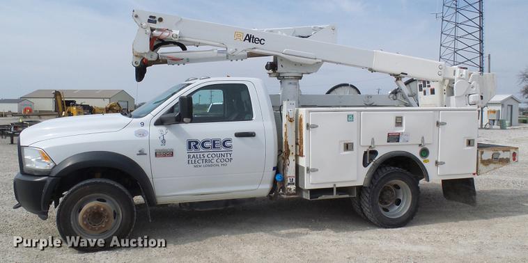 image for item DF7196 2012 Dodge Ram 5500 bucket truck