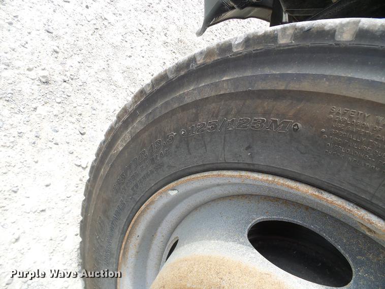 image for item DF7196 2012 Dodge Ram 5500 bucket truck