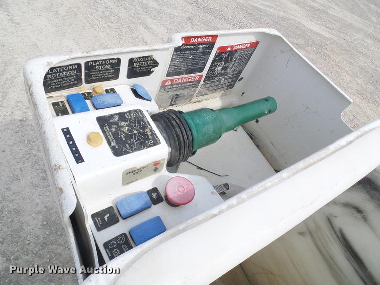 image for item DF7196 2012 Dodge Ram 5500 bucket truck