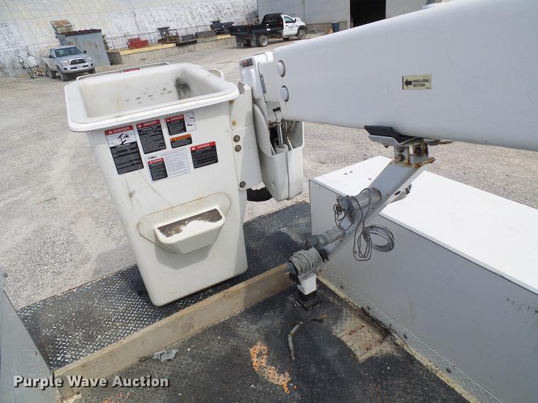 image for item DF7196 2012 Dodge Ram 5500 bucket truck