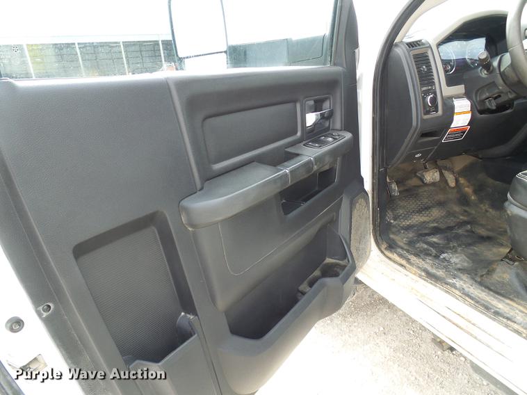 image for item DF7196 2012 Dodge Ram 5500 bucket truck