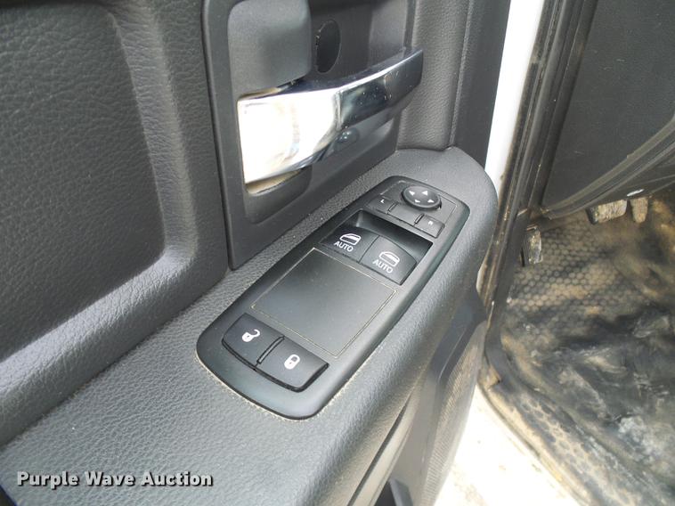 image for item DF7196 2012 Dodge Ram 5500 bucket truck