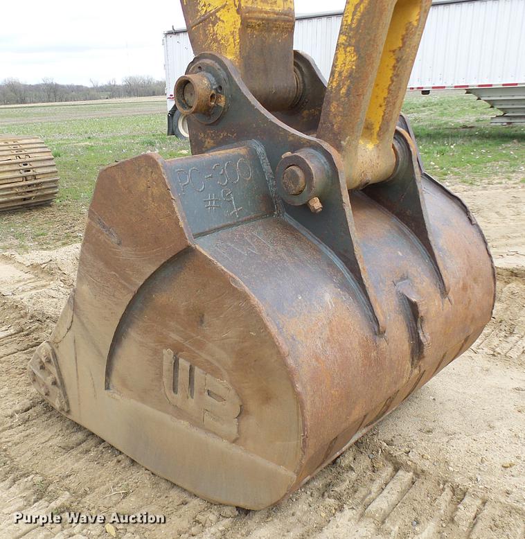 image for item DF7204 1997 Komatsu PC300LC excavator
