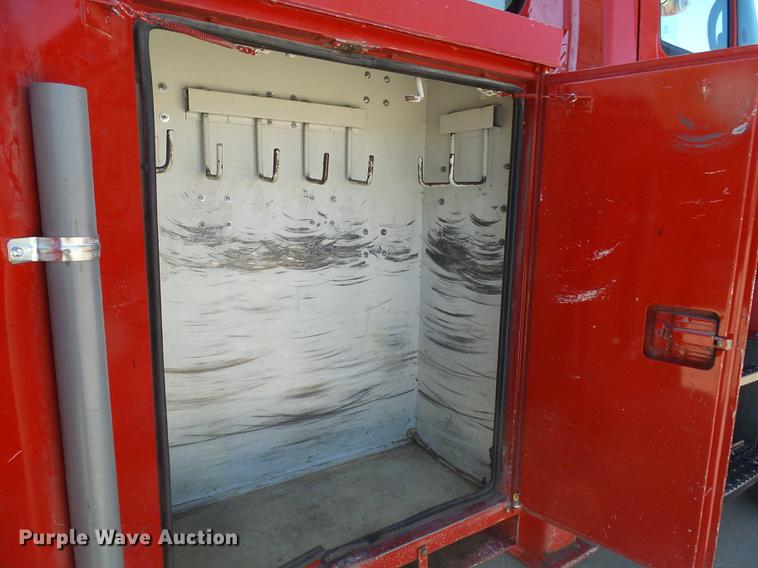 image for item DF7210 2005 International 7400 bucket truck