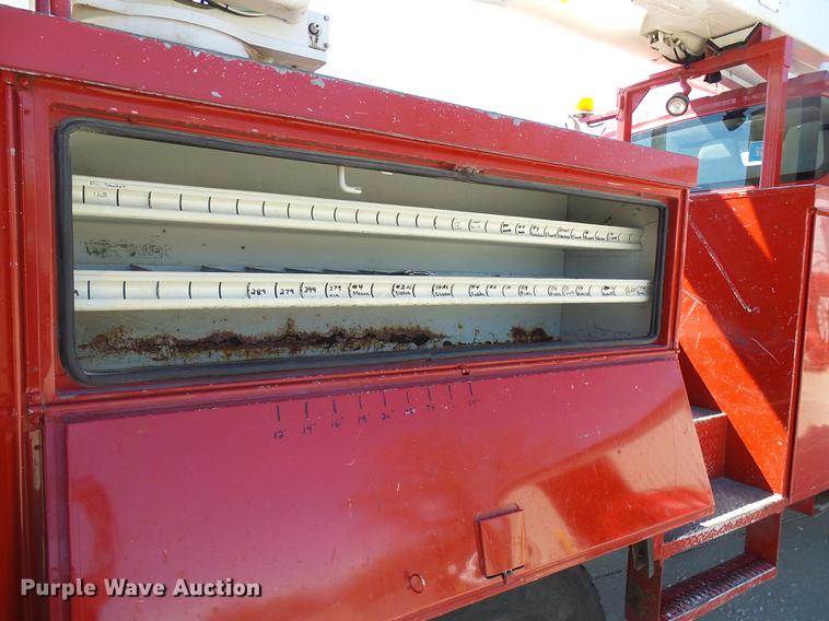 image for item DF7210 2005 International 7400 bucket truck