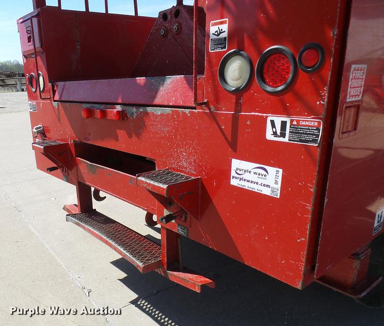 image for item DF7210 2005 International 7400 bucket truck