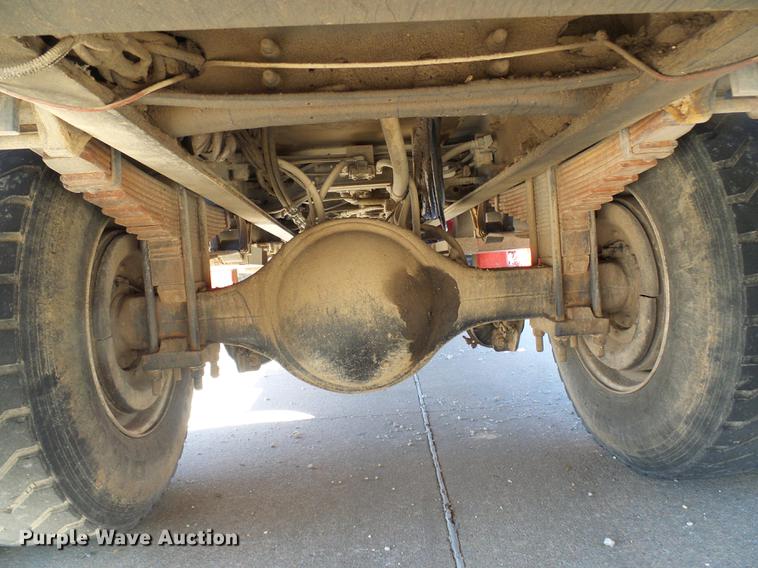 image for item DF7210 2005 International 7400 bucket truck