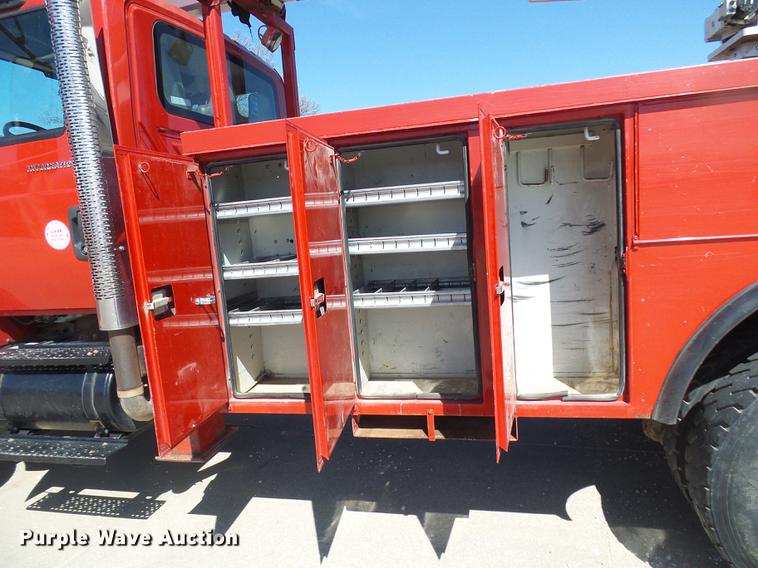 image for item DF7210 2005 International 7400 bucket truck