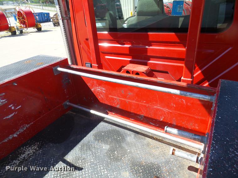 image for item DF7210 2005 International 7400 bucket truck